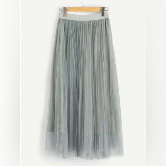 Light Grey Mesh Tulle Pleated Skirt - Picture 5 of 9